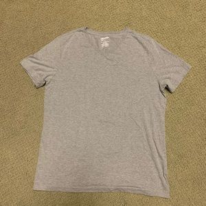 Men’s gray v-neck T-shirt